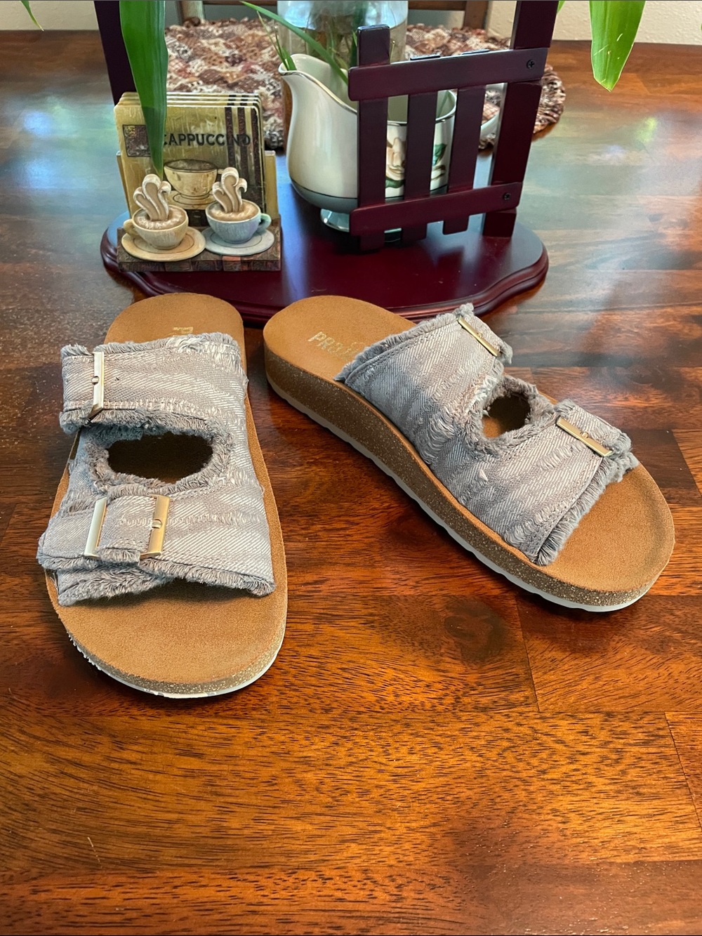 PROJECT CLOUD Buckle Slide Sandals Women’s 7.5 Light Grey